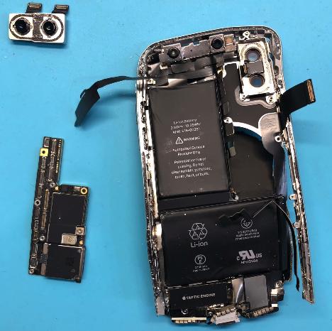 iPhone X упал в шахту лифта
