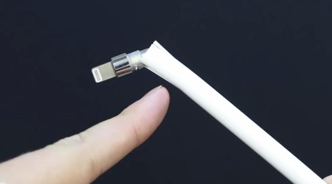 Сломанная зарядка Apple Pencil