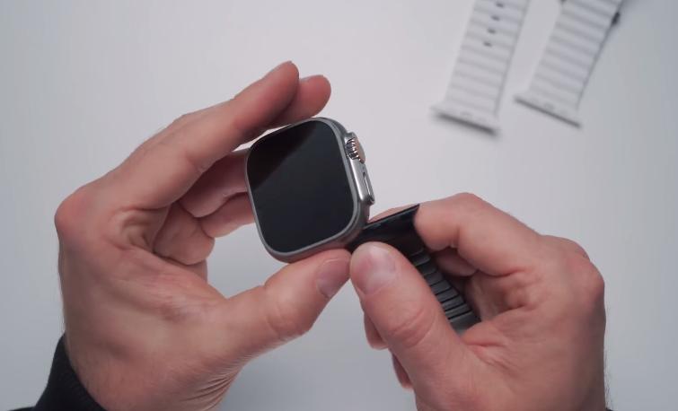 Замена браслета на Apple Watch Ultra