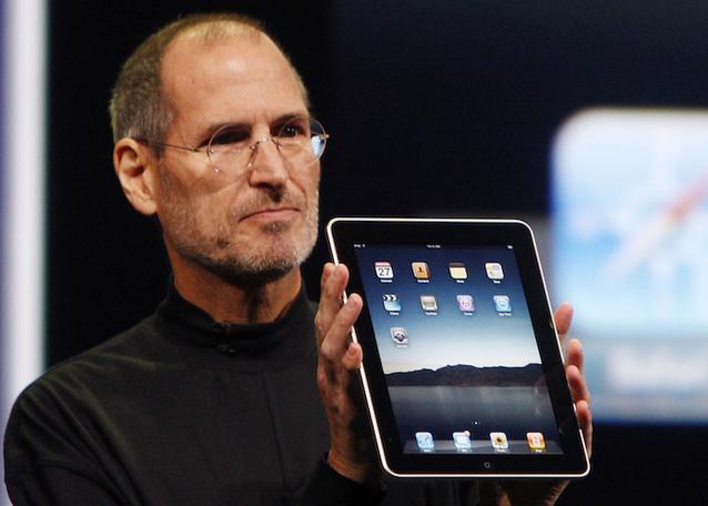 Джобс представляет первый iPad