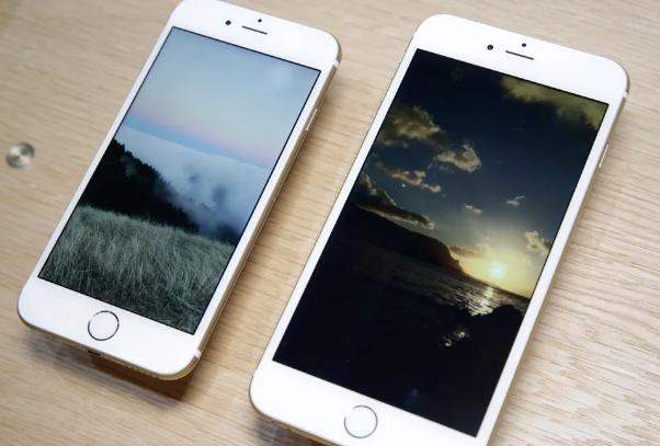 iPhone 6 (слева) и iPhone 6 Plus (справа)