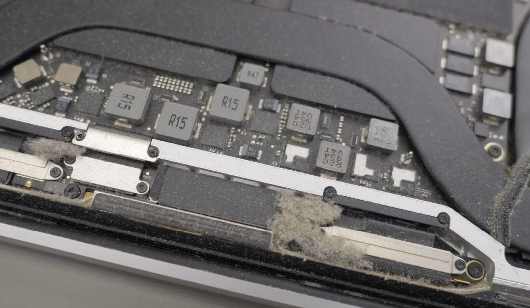 Пыль в MacBook