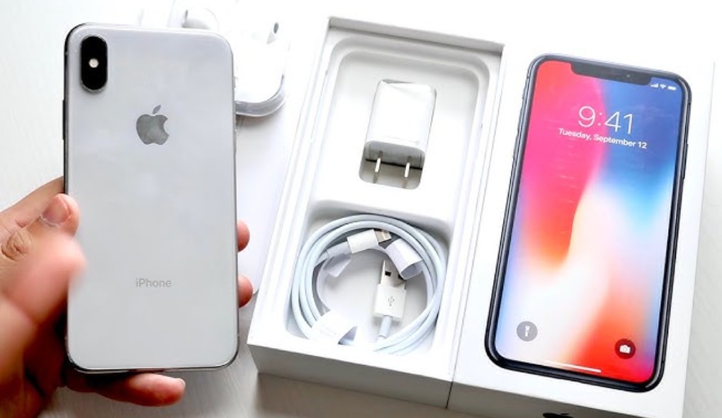 Упаковка iPhone X