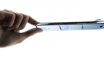 iPhone Air со слотом для SIM